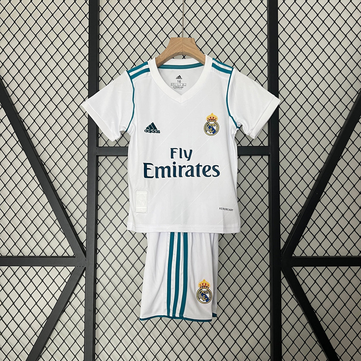 Kids Kit Real Madrid home 17/18 retro