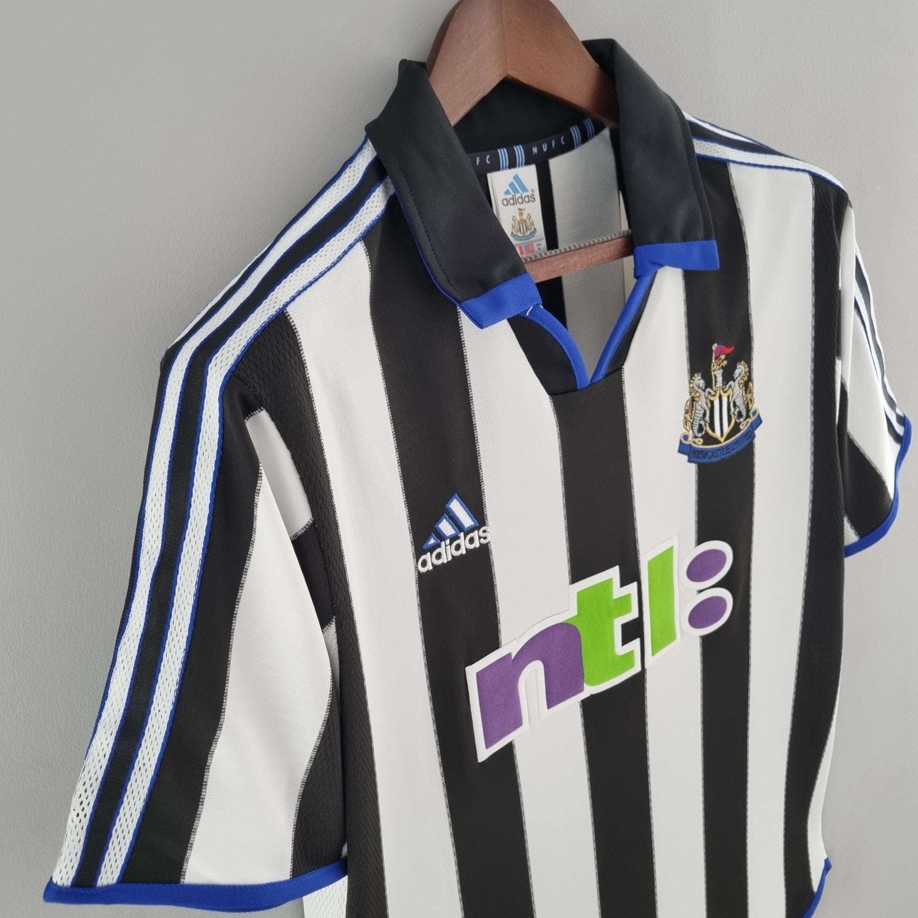 Newcastle Home 00/01 Retro