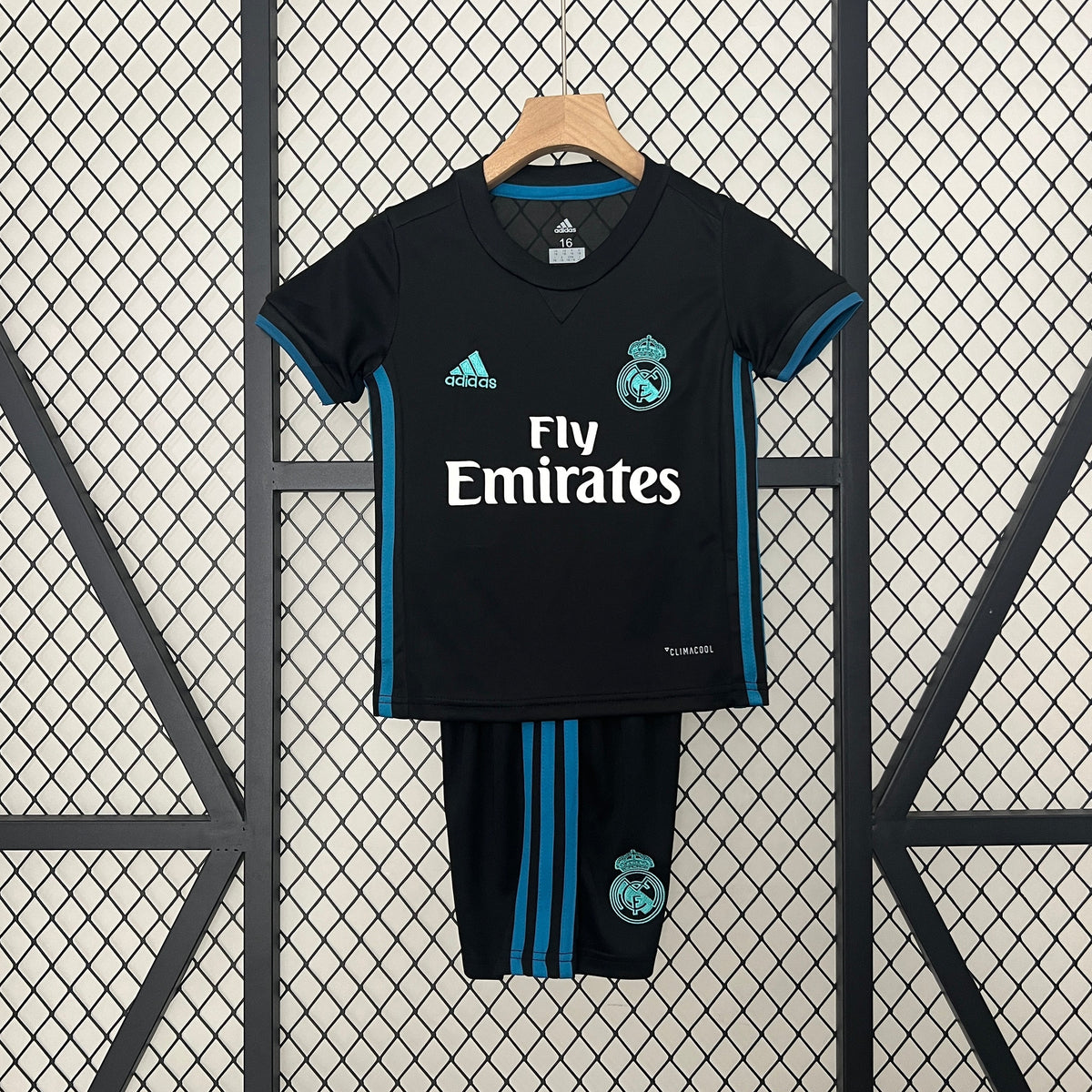 Kids Kit Real Madrid away 17/18 retro