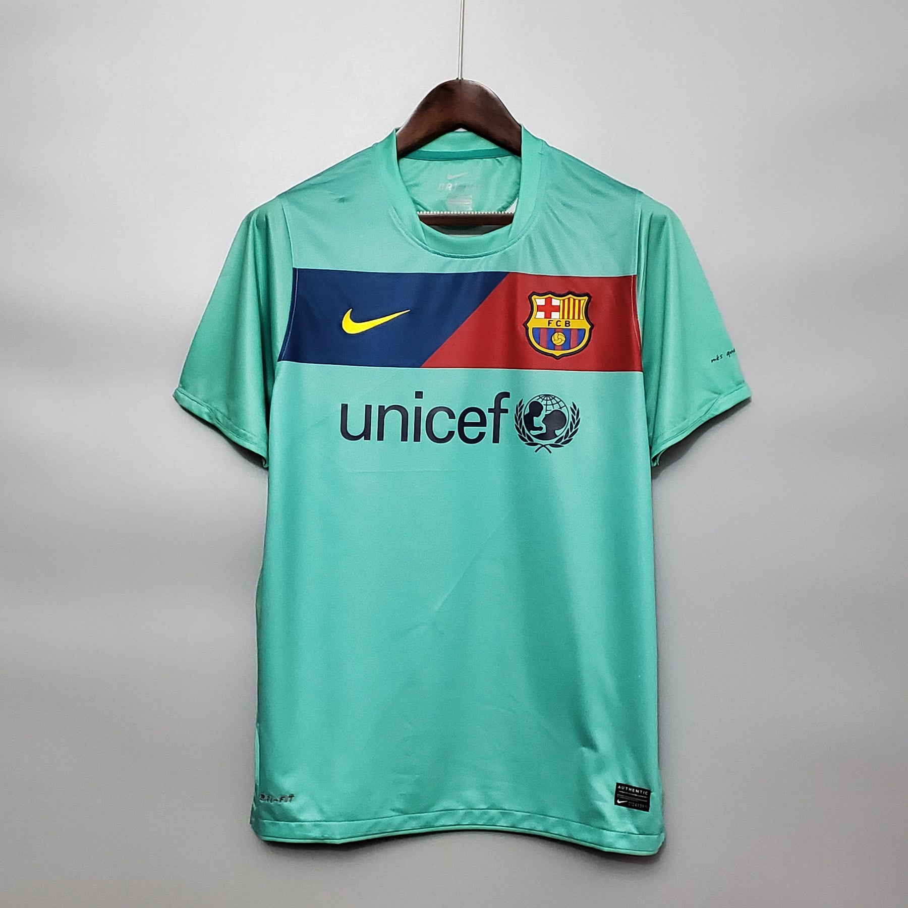 Barcelona Away 10/11 Retro